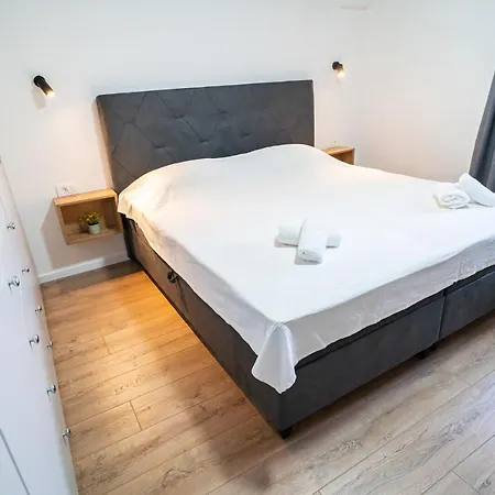 公寓 Apartman Perla 扎达尔